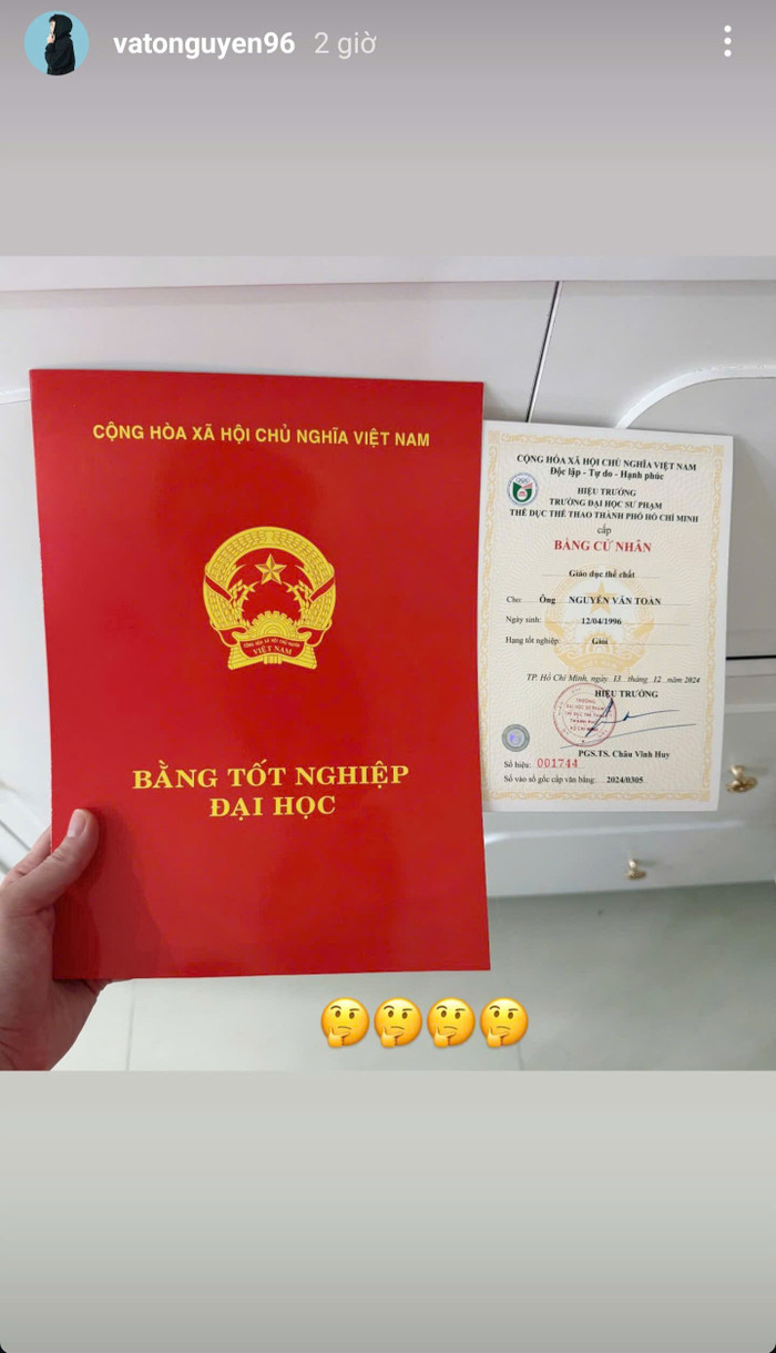 Văn Toàn chia sẻ hình ảnh tấm bằng tốt nghiệp đại học loại giỏi đến người hâm mộ. Ảnh: IGNV
