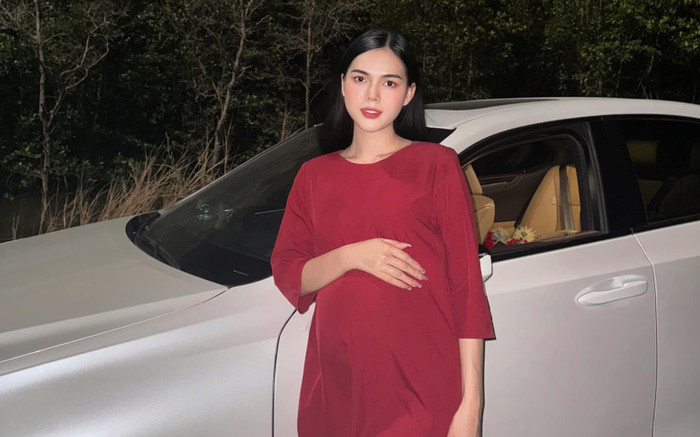 Ngọc Trinh khoe bụng bầu to vượt mặt? Ảnh 2