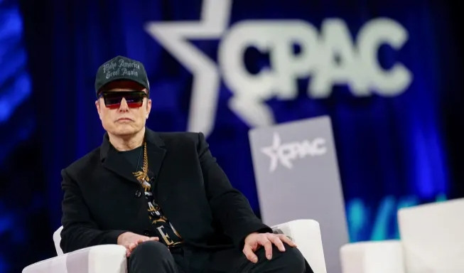 Elon Musk vẫn giữ vững vị trí người giàu nhất thế giới với tổng tài sản ước tính khoảng 380 tỷ USD. 