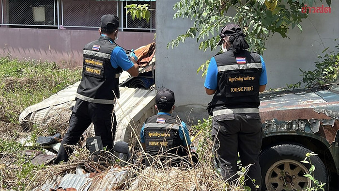 Người phụ nữ mua ve chai ngửi thấy mùi hôi lạ, đứng không vững sau khi kiểm tra Ảnh 1