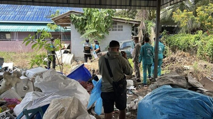 Người phụ nữ mua ve chai ngửi thấy mùi hôi lạ, đứng không vững sau khi kiểm tra Ảnh 3