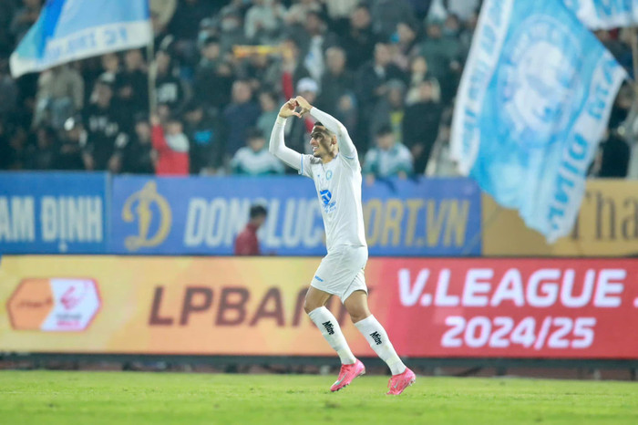 Hiện tại, Hendrio đang phải đối mặt với những khó khăn khiến nhiều người bất ngờ. Ảnh: CLB Nam Định