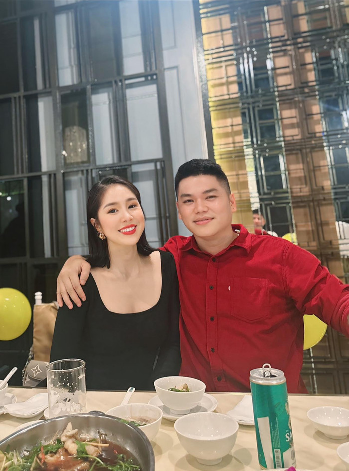 Lê Phương và ông xã kém 7 tuổi ngọt ngào, hạnh phúc. Ảnh: FBNV