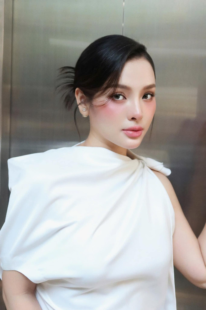 Phương Trinh Jolie đi làm trở lại khi sức khoẻ được cải thiện. Ảnh: FBNV