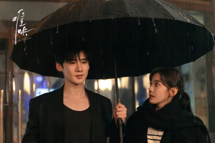 Bạch Kính Đình, Chương Nhược Nam trong Khó Dỗ Dành. (Ảnh: Weibo)