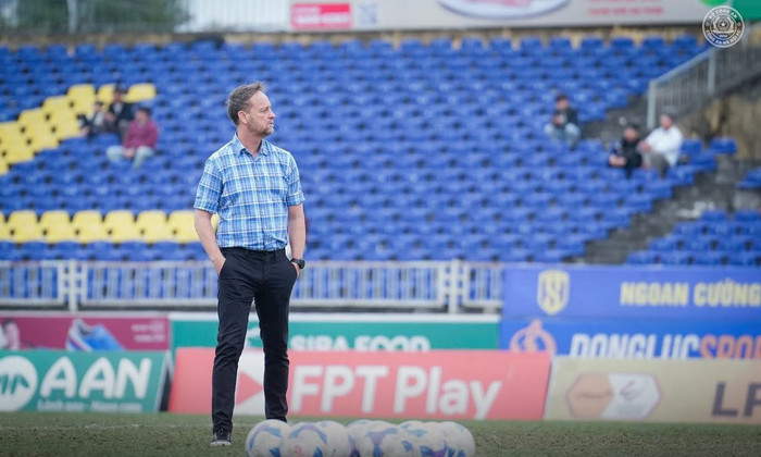 HLV Polking tiếp tục gây thất vọng khi CLB CAHN chỉ có 1 điểm trước SLNA. Ảnh: CLB CAHN
