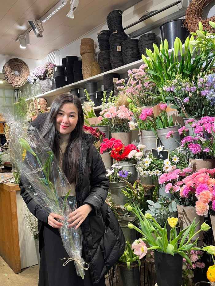 Người đẹp tập trung kinh doanh. Ảnh: FBNV