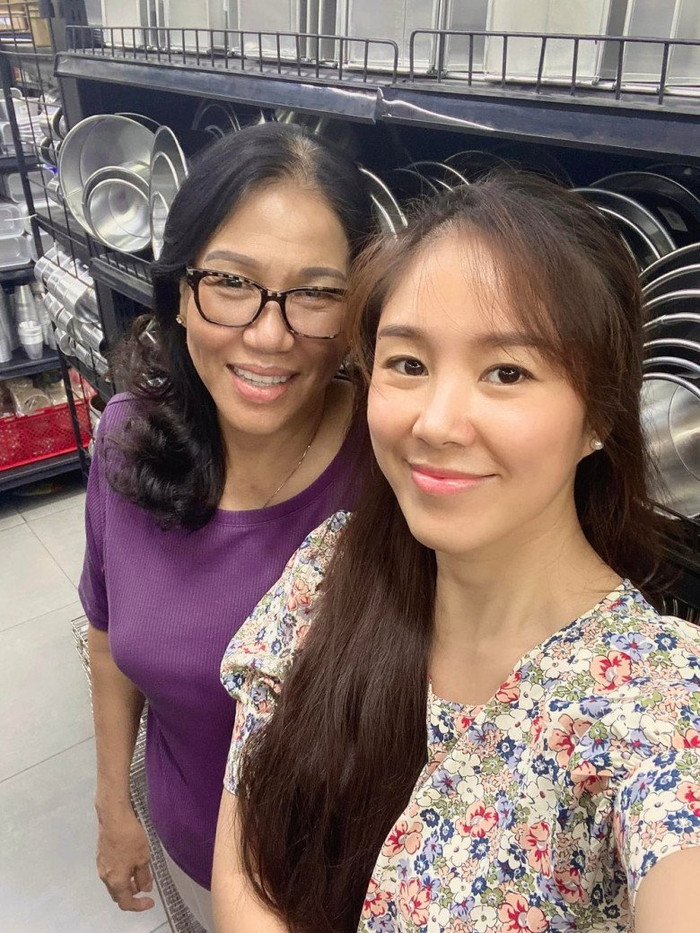Lê Phương được mẹ chồng yêu thương như con gái ruột. Ảnh: FBNV