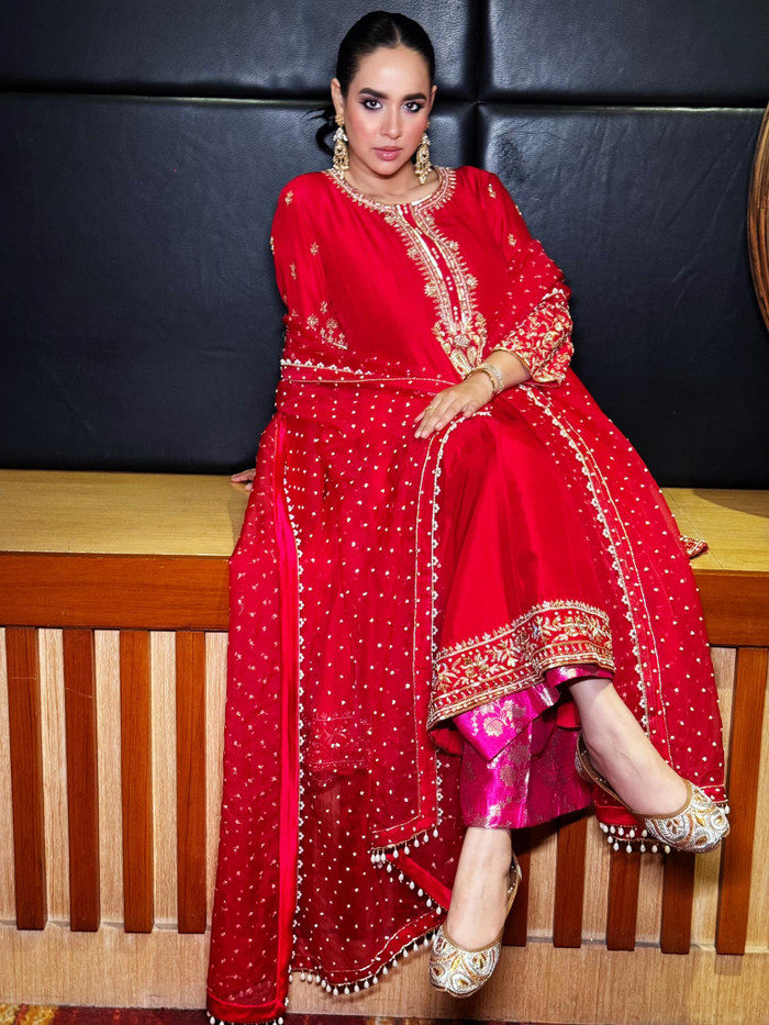 Nhà sản xuất âm nhạc bị bắt vì bóc lột, giữ tiền lương của ca sĩ trẻ trong nhiều năm Ảnh 3