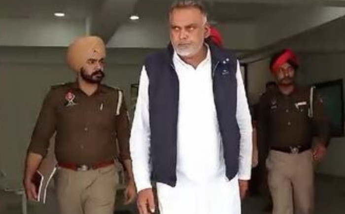 Nhà sản xuất âm nhạc bị bắt vì bóc lột, giữ tiền lương của ca sĩ trẻ trong nhiều năm Ảnh 2