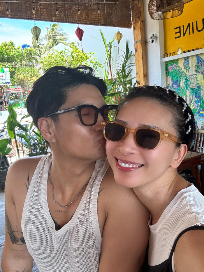 Ngô Thanh Vân tích cực chụp ảnh cận mặt, hạn chế để lộ vóc dáng hiện tại. Ảnh: FBNV