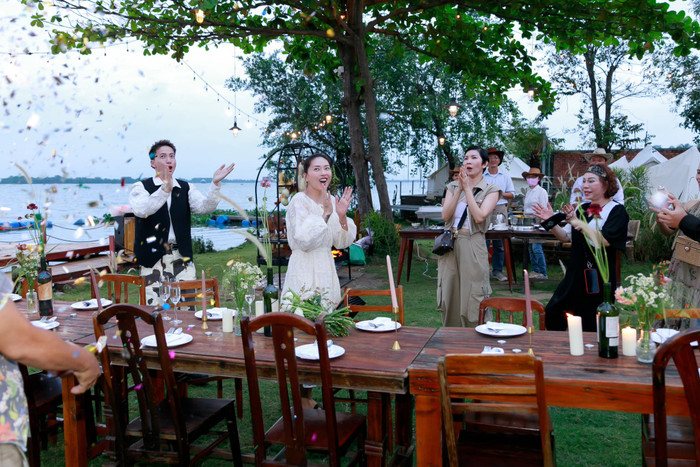 Ngô Thanh Vân lộ bụng lớn bất thường trong tấm hình trên. Ảnh: FBNV