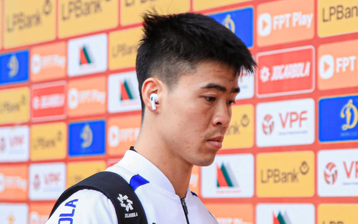 Cảnh ngược đời của trung vệ Duy Mạnh Ảnh 2