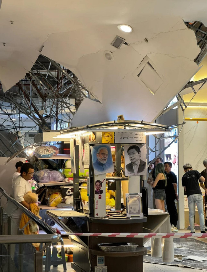 Sập trần nhà trung tâm thương mại, hiện trường hoang tàn Ảnh 2