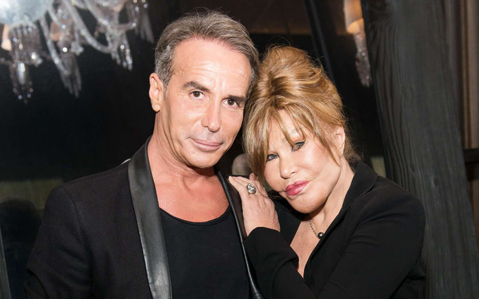 'Miêu nữ' qua đời để lại cho bạn trai 2.500 tỷ đồng nhưng các con 'không có một xu' Ảnh 2