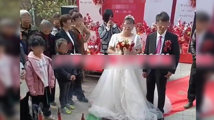 Bị cha mẹ ép, chàng trai 27 tuổi 'cắn răng' đám cưới với góa phụ 54 tuổi Ảnh 1