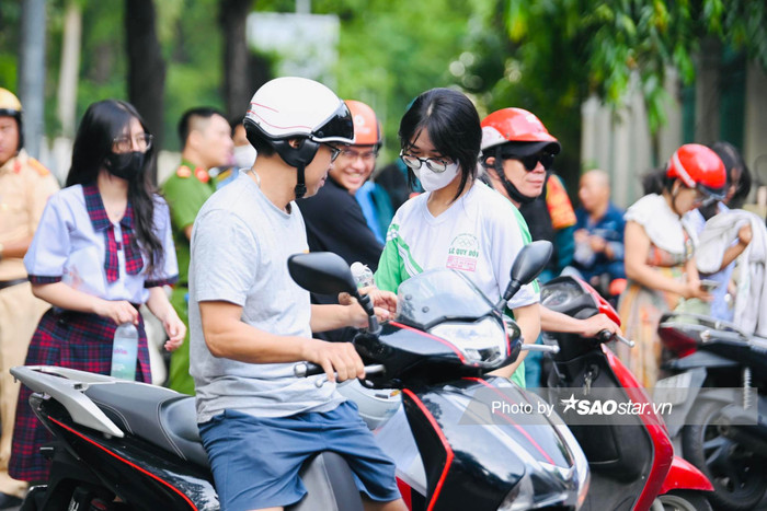 Dù rất phấn khởi về chính sách miễn học phí, tuy nhiên, nhiều phụ huynh cũng vẫn còn đó nỗi lo về các khoản phụ phí. Ảnh minh họa