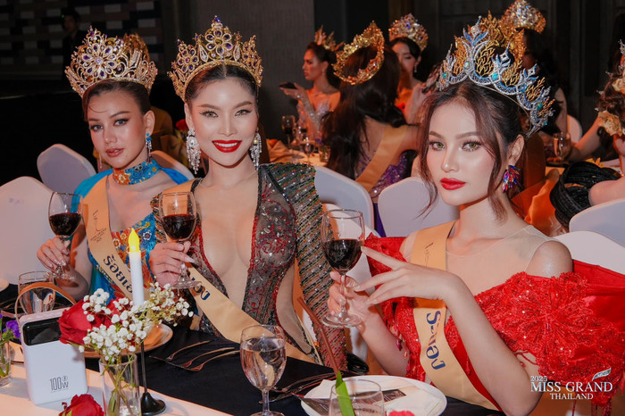 Thí sinh Hoa hậu lộ nội y, vướng loạt sự cố khi tham dự tiệc tối Ảnh 1