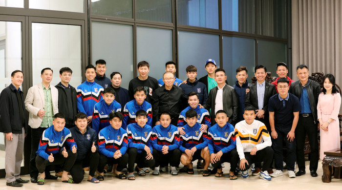 Mới đây, HLV Park Hang Seo đã có cuộc tái xuất đầy bất ngờ. Ảnh: CLB Bắc Ninh