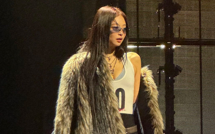 'Bóc giá' trang phục đang bị chỉ trích của Jennie Ảnh 2