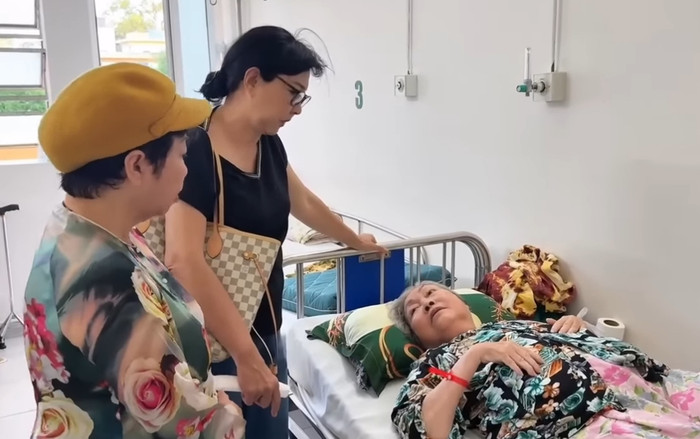 Nữ nghệ sĩ Việt nổi tiếng một thời giờ đi bán vé số dạo, nhập viện trong tình trạng đáng lo Ảnh 2