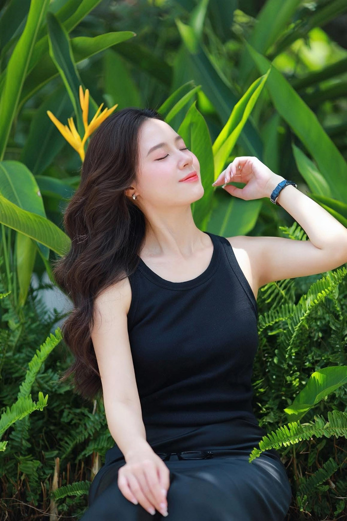 Midu hạn chế chia sẻ cuộc sống sau hôn nhân lên mạng xã hội. Ảnh: FBNV