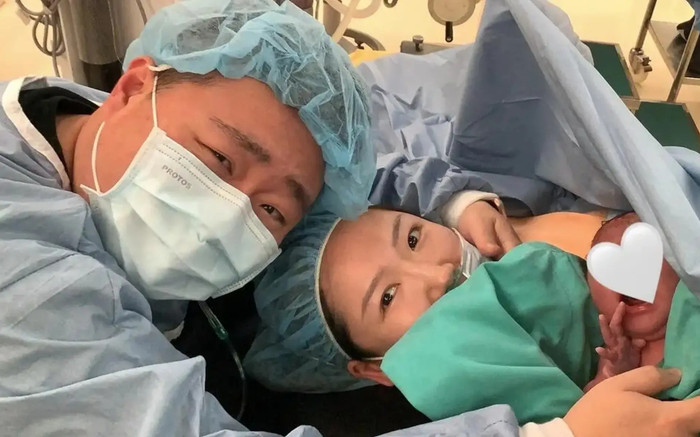 Sao nhí nổi tiếng một thời lên chức bố, bật khóc khi vợ sinh Ảnh 2