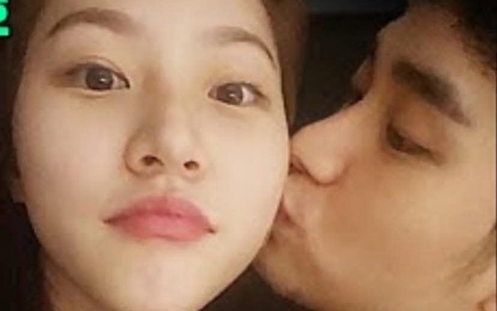 Lộ ảnh Kim Soo Hyun hôn má Kim Sae Ron? Ảnh 2