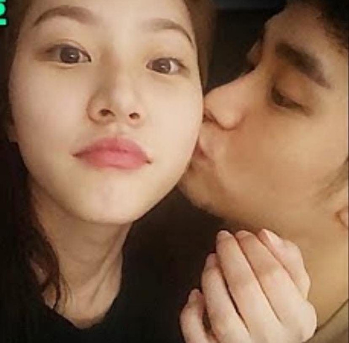 Showbiz 24h: Hình ảnh Kim Soo Hyun được cho là hôn Kim Sae Ron trong khoảng thời gian hẹn hò. Ảnh: Sưu tầm