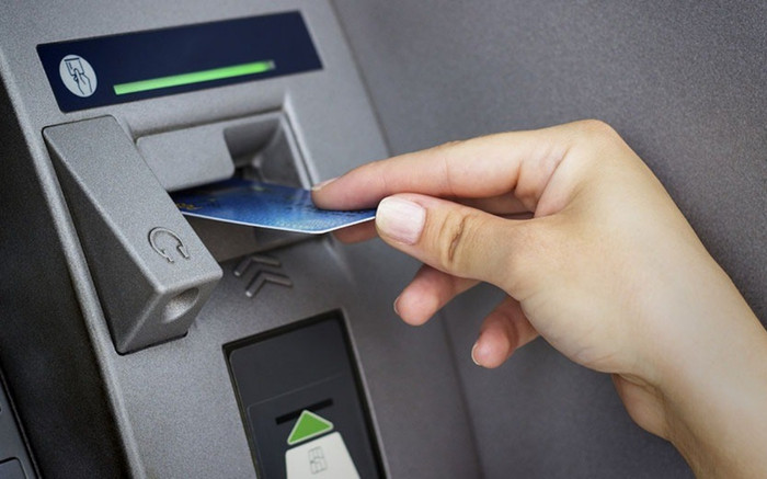 Nam sinh đến cây ATM rút tiền tiêu tạm, ngỡ ngàng khi thấy số dư hơn 200 tỷ đồng Ảnh 2