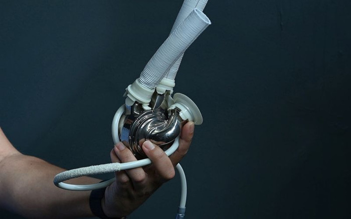 Người đàn ông đầu tiên trên thế giới được xuất viện với trái tim nhân tạo Ảnh 2