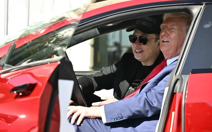 Tesla xuất hiện nổi bật tại Nhà Trắng - Saostar.vn