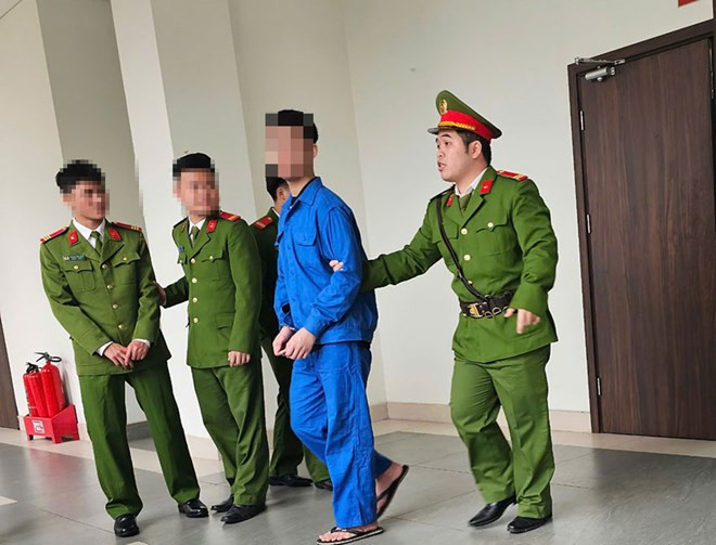 Trương Văn Minh được dẫn đến Toà. Ảnh: báo Lao Động