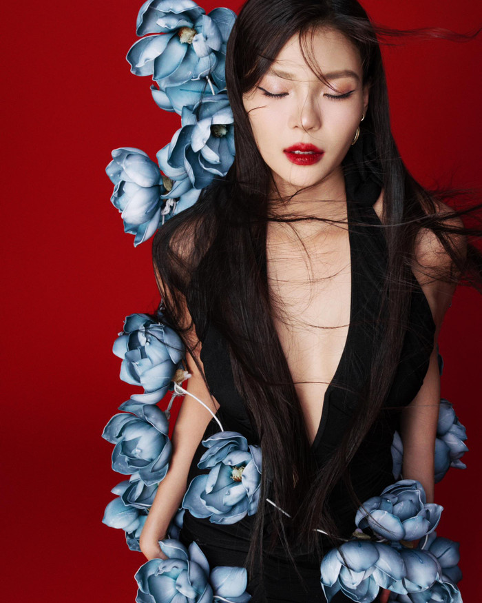 Thúy Diễm diện váy khoét sâu khoe vẻ đẹp căng tràn Ảnh 4