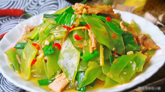 Món lặc lè xào thịt heo thích hợp cho tháng 3. 