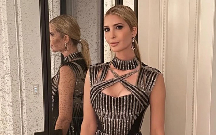 Con gái ông Donald Trump 'mượn' váy gợi cảm có tuổi đời hơn một thập kỷ Ảnh 2