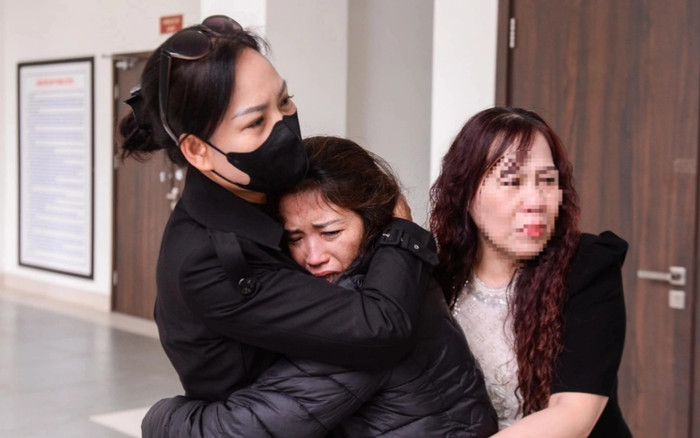 Vụ nam sinh lớp 8 bị đánh chết não: Xót xa cảnh người mẹ khóc nghẹn sau khi toà tuyên án Ảnh 2