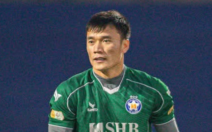 Cảnh ngược đời của thủ môn Bùi Tiến Dũng Ảnh 2