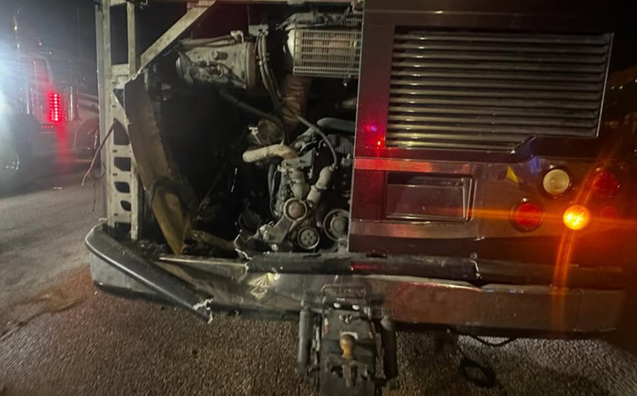 Xe buýt chở nam ca sĩ đi diễn gặp tai nạn, hình ảnh hiện trường khiến nhiều người xôn xao Ảnh 2