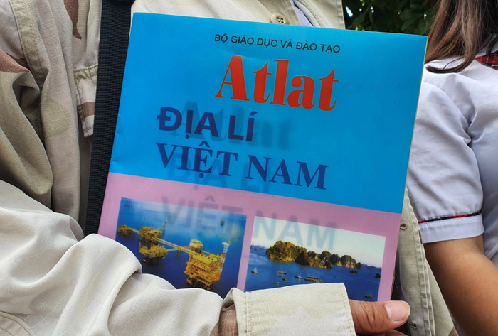 Trong kỳ thi tốt nghiệp THPT 2025, thí sinh không được mang Atlat địa lý vào phòng thi. Ảnh minh họa/Nguồn: báo Thanh Niên