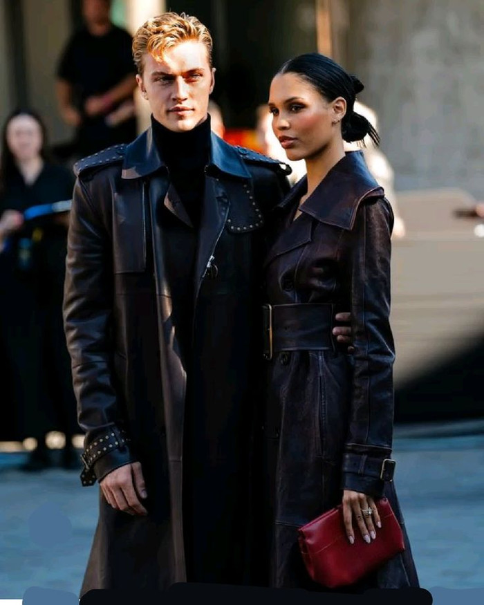 Vợ chồng Nara và Blue Smith (trái)