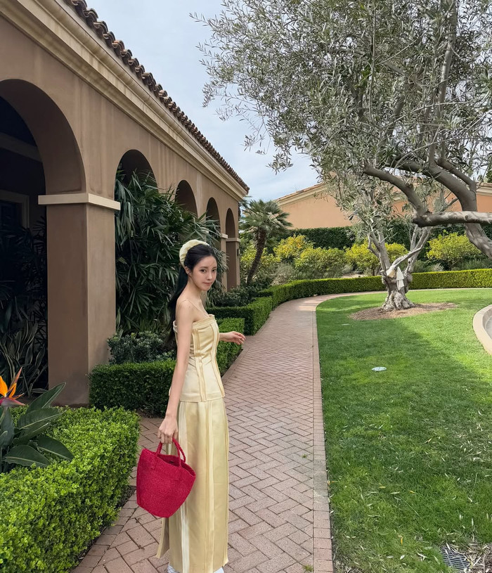 Trước thềm đám cưới, nữ ca sĩ vẫn tranh thủ đi du lịch ở nhiều nơi. Ảnh: IGNV