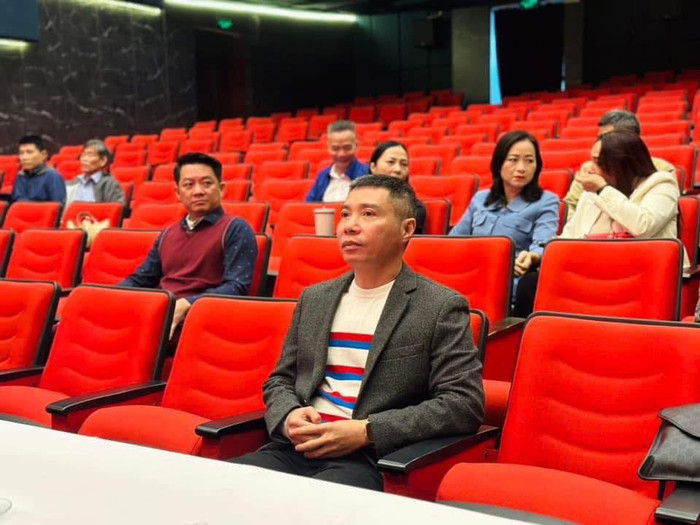 Showbiz 24h: NSND Công Lý trong thời gian vừa qua đã tập trung chữa bệnh song song đảm nhận vai trò Phó giám đốc Nhà hát Kịch Hà Nội. Ảnh: FBNV