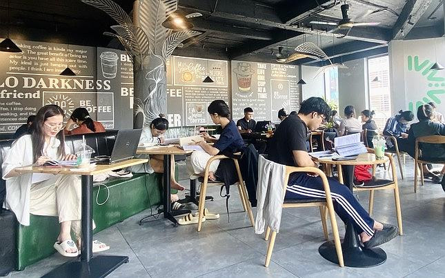 Lương chỉ 5-10 triệu đồng, vì sao giới trẻ vẫn đi cà phê nhiều nhất? Ảnh 2