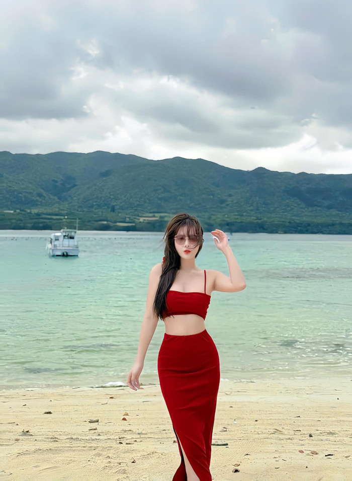 Thanh Hương diện áo ngắn mỏng manh, khoe vẻ đẹp phồn thực Ảnh 6