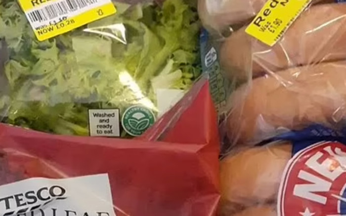 Siêu thị tặng miễn phí thực phẩm trước giờ đóng cửa cho nhân viên và khách hàng Ảnh 2