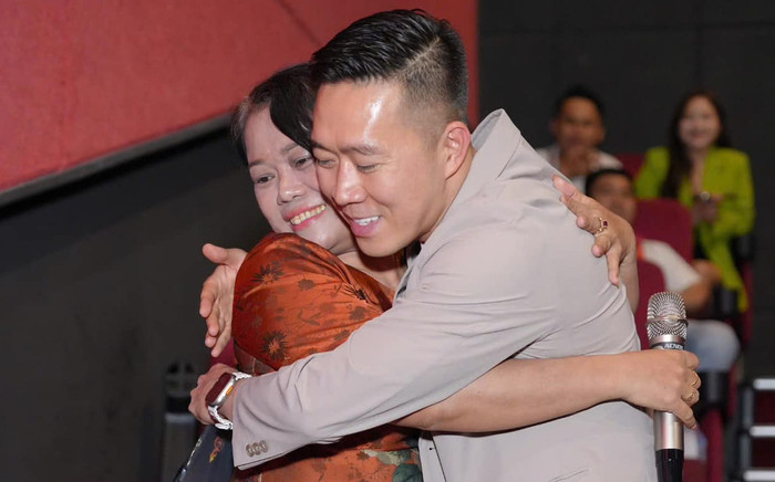 Đèn Âm Hồn rời rạp thu gần 106 tỷ đồng, Hoàng Nam mạnh tay tặng vàng cho khán giả Ảnh 2