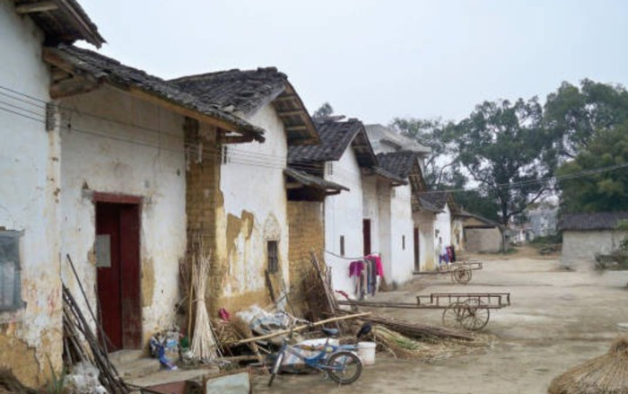 Bị mẹ kế giam cầm 20 năm, nam thanh niên sử dụng hai món đồ để trốn thoát Ảnh 2