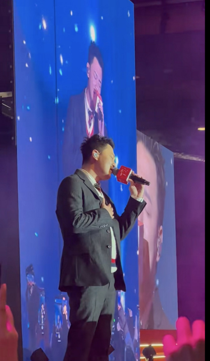 Nam thần điển trai nhất nhì showbiz đi hát, nhan sắc tuổi U50 gây xôn xao Ảnh 3