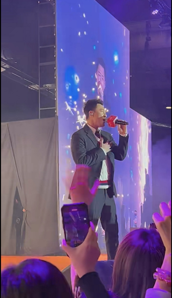 Nam thần điển trai nhất nhì showbiz đi hát, nhan sắc tuổi U50 gây xôn xao Ảnh 2